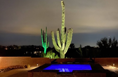Velvet Shadows Maison | Bungalow de montagne noire dans une belle insouciance, Arizona