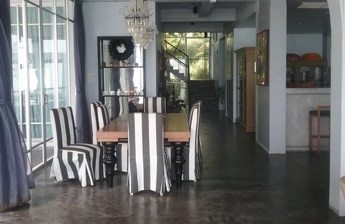 Mai Khao Villa | Black Pearl Beachfront Villa. Intimité luxueuse sur une plage tranquille.