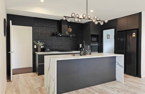 Prebbleton Maison | black Pearl -4 bedrooms, brand new designer house