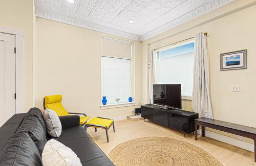 Rutland Maison | Black Pearl