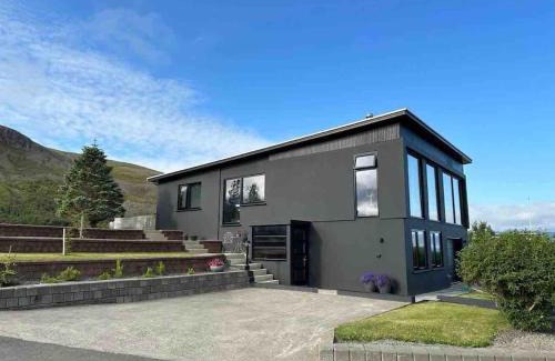 Grenivik Villa | Black pearl - Villa with a view