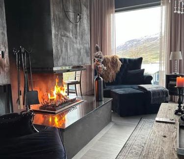 Grenivik Villa | Black pearl - Villa with a view