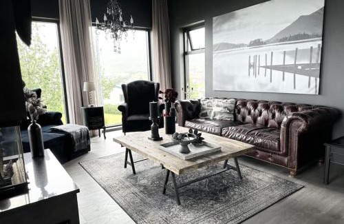 Grenivik Villa | Black pearl - Villa with a view