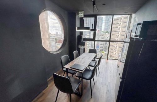 Asato Appartement | Black Penthouse Naha 最大12名宿泊可 118平米 国際通り沿い 牧志駅 徒歩5分