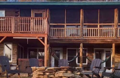 Red Bank Cabine | Black Rapids - Pacific Lodge
