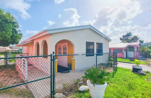 Black Rock Maison | Black Rock Garden Cottage, Full Kitchen, Smart TV, A/C, Paradise Beach 3 km