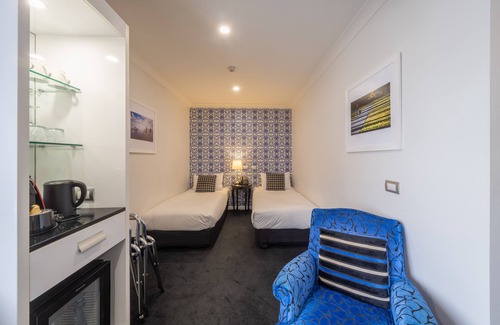 Kawaha Point Cabine | Black Swan Lakeside Boutique Hotel