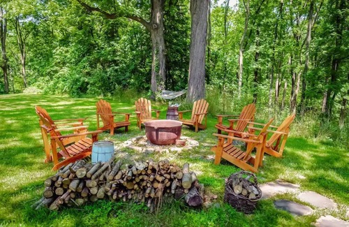 Mount Marion Maison | Black Walnut Farm: 1700s Farmhouse on 34 acres, Antique Lover's Dream