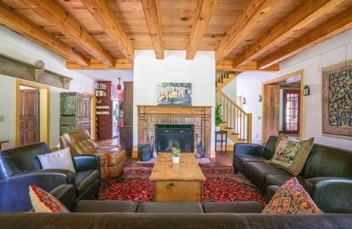 Milton Maison | Black Walnut Tree Farm: Farmhouse on 50 Acres