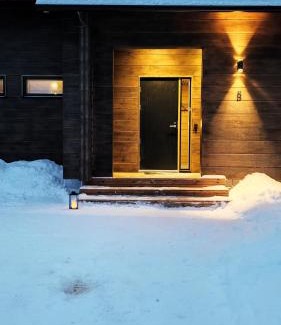 Sirkka Chalet De Ski | Black Work Levi Ahde