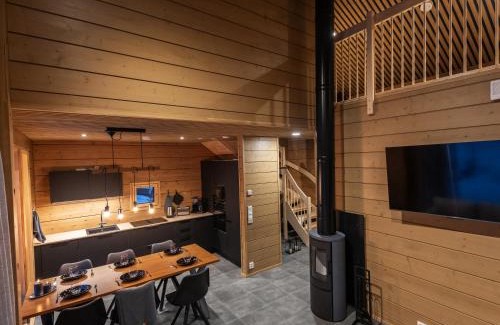 Sirkka Chalet De Ski | Black Work Levi Ahde