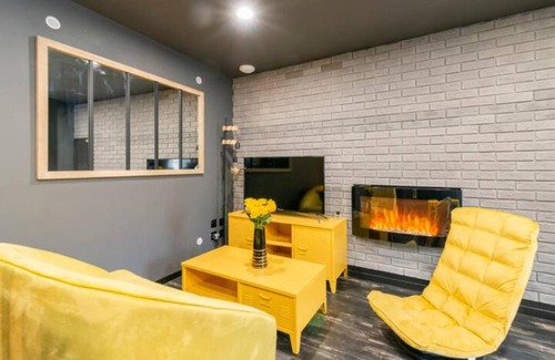 Angouleme Appartement | Black & y'hello T2 : WIFI/PARKING/5' centre-ville