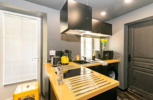 Angouleme Appartement | Black & y'hello T2 : WIFI/PARKING/5' centre-ville