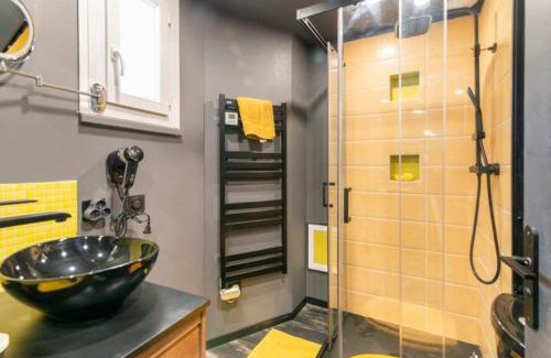 Angouleme Appartement | Black & y'hello T2 : WIFI/PARKING/5' centre-ville