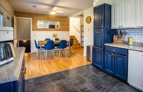 Summerlee Maison | Blackberry Grove 2.0acre+BBQ+FirePit+CornHole+Pets+NewRiverGorge National Park