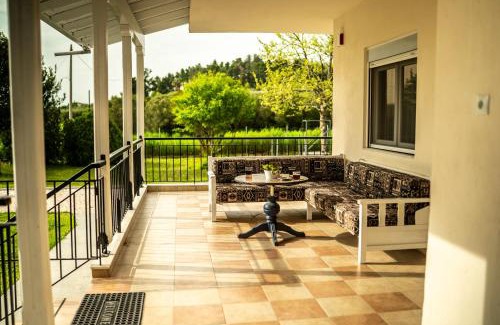 Nea Propontida Maison | Blackeye Hidden cottage