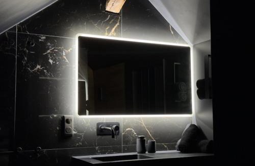 Belfort Appartement | BlackRoom - Balnéo - Ciel étoilé
