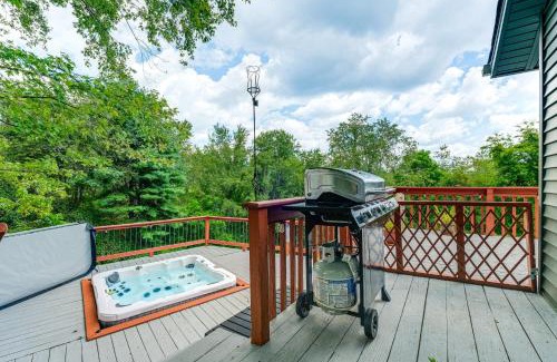 Blacksburg Maison | Blacksburg Hideaway with Hot Tub about 5 Mi to Campus!