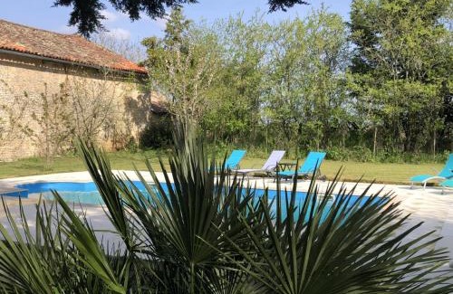 Blanzay Maison | Blacksmiths Cottage in Blanzay - 3 beds