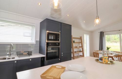 Haverthwaite Cottage | BLACKTHORN COPSE, pet friendly, with a garden in Haverthwaite