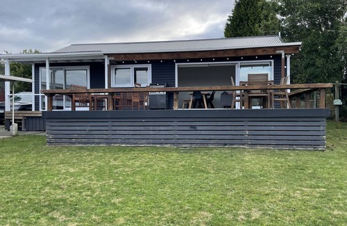 Mangakino Maison | Idyllic bach with lake views