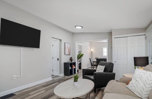 Wentzville Maison | Blair's House in Wentzville - Hot Tub - Game Room