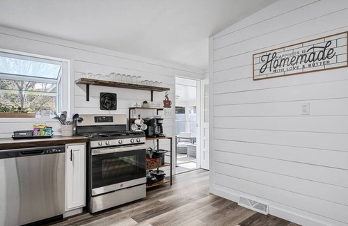 Wentzville Maison | Blair's House in Wentzville - Hot Tub - Game Room