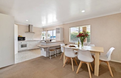 Mount Maunganui Maison | Blake Park Beach House