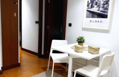 Deustuko San Pedro-Erribera Appartement | Blas de Otero, Vivienda Turística Reformada con Wifi