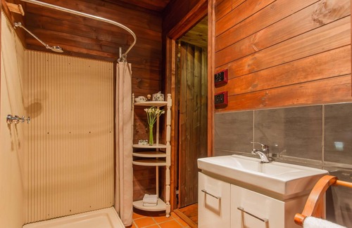 Broke Cottage | Blaxland's Cottage - Historic 2 bedroom cottage with vineyard surrounds and mountain views
