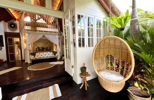 Selong Belanak Maison | " BLISS" A COUPLES ESCAPE TO LUXURY . Where luxury meets tranquility .