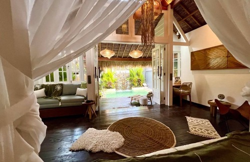 Selong Belanak Maison | " BLISS" A COUPLES ESCAPE TO LUXURY . Where luxury meets tranquility .