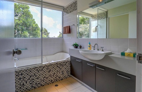 Montville Maison | Bliss On Boongala - A Modern, Spacious, Split Level Home With an Outlook to the Coast