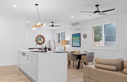Blue Bay Maison | Blissful Beachfront Pad / Blue Bay