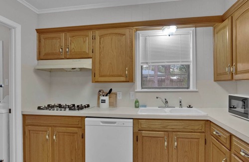 Shreveport Maison | Blissful, Cozy, Cute, 3-Bedroom Spacious House, Sleeps 8