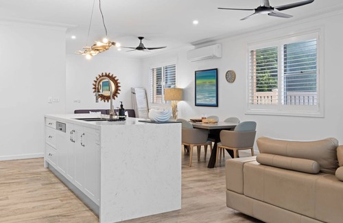 Blue Bay Appartement | Blissful Direct Beach Access Pet-Friendly
