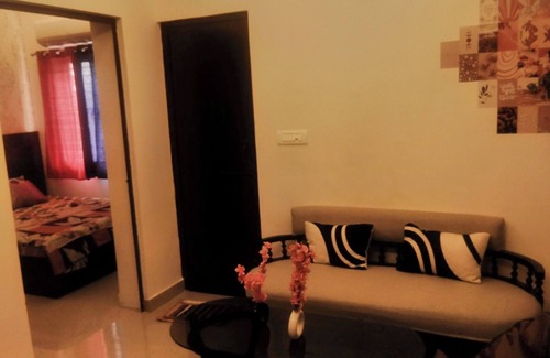 Noida Appartement | Blissful Haven - 1BHK Retreat with Bean Bag
