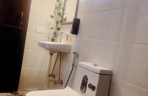 Noida Appartement | Blissful Haven - 1BHK Retreat with Bean Bag