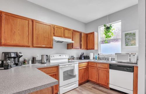 Gainesville Maison | Blissful Haven - Updated & Fully Equipped Condo