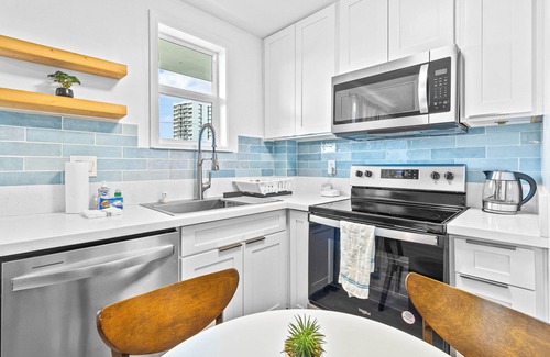 McCully - Moiliili Appartement | Blissful Honolulu Oasis: Renovated & Modern w/ AC