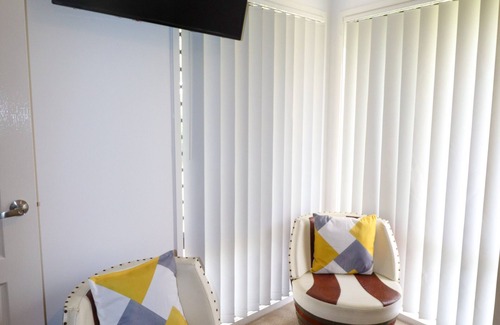 Morayfield Maison | BLK Stays Guest House Deluxe Unit One Side