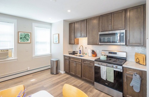 Ampere Appartement | Bloomfield 2BR, Pets OK, Park2Cars, Laundry, Fios, Safe, Quiet, Convenient