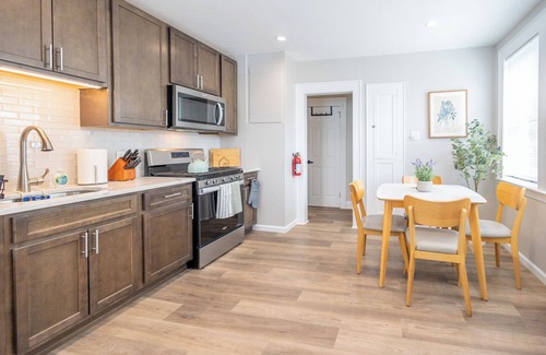 Ampere Appartement | Bloomfield 2BR, Pets OK, Park2Cars, Laundry, Fios, Safe, Quiet, Convenient
