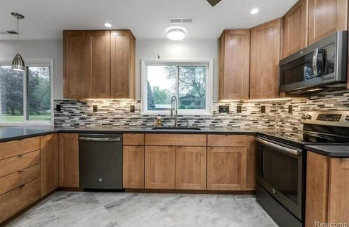 Bloomfield Hills Maison | Bloomfield Hills Modern, Luxurious Ranch, 1900 Sq Ft, 3 Bedroom/2.5 Bath + Patio