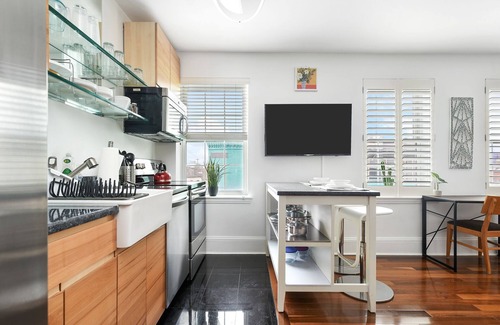 Bloomfield Appartement | ♥Bloomfield Oasis ~ 5★Loc ♥West Penn H~ ♛~Parking~Elevator~WiFi~Parking