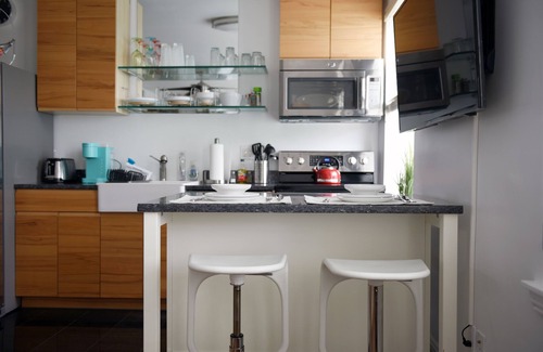Bloomfield Appartement | ♥Bloomfield Oasis ~ 5★Loc ♥West Penn H~ ♛~Parking~Elevator~WiFi~Parking