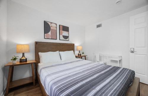 Pittsburgh Maison | Bloomfield Pittsburgh F Stylish Cozy Private Bedroom, Shared Bathroom, with Free Parking