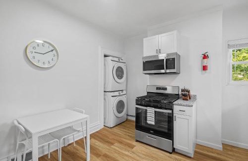 Bloomfield Maison | Bloomfield, Shadyside !B Spacious and Bright Private Bedroom with Shared Bathroom