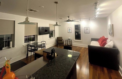 Bloomfield Appartement | Bloomfield~ West Penn~ Elevator~Parking~King Bed