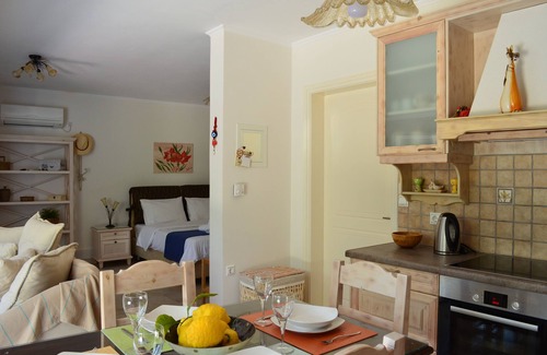 Egira Appartement | Blue Ark Aigeira Flat & Studio